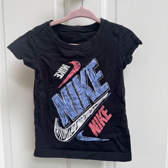 Nike 3T Girls Black Classic Swish Short Sleeve Tee Shirt Top Blouse - Picture 1 of 4